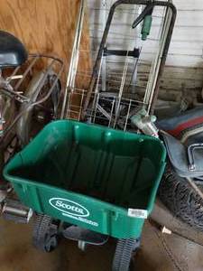 lot 35275 image: Scotts Speedy Green 200, Dolly and Sprinkler