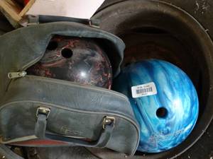 lot 35281 image: Lot of 2 Bowling Balls and Bag