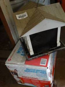 lot 35282 image: Box of Multipurpose Absorbent Pads and Birdhouse