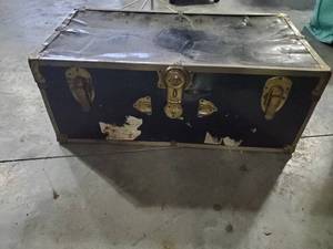 lot 1391 image: vintage trunk