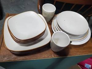 lot 1378 image: Home trend dishes