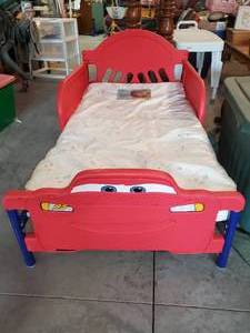 lot 1404 image: Cars Toddler Bed With Mattress
