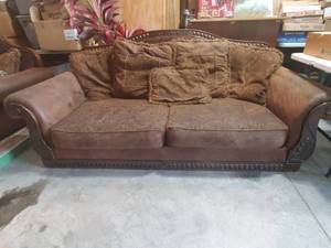 lot 1406 image: Nice Heavy Couch Bought form Ashly furniture store