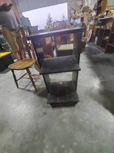 lot 1420 image: 2- Shelf rolling cart