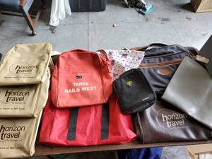 lot 1423 image: Different size bags