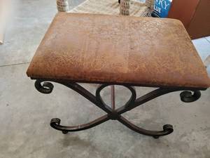 lot 1426 image: Seating seat with metal legs