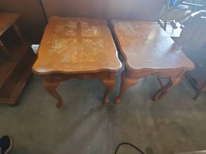 lot 1510 image: 2 End Tables
