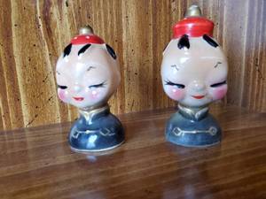 lot 1435 image: Salt n Pepper Shakers