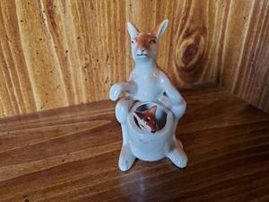 lot 1437 image: Kangaroo Salt N Pepper Shakers