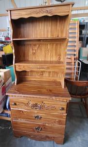 lot 1446 image: 2 Piece  Hutch