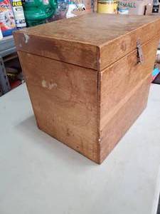 lot 1459 image: Wooden box with Music