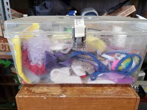 lot 1461 image: Sewing accessories