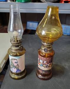 lot 1468 image: 2 Oil Lamps