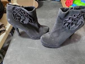 lot 1479 image: Nice black boots size 6