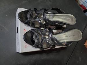 lot 1483 image: Prediction Black Women size 6 shoes