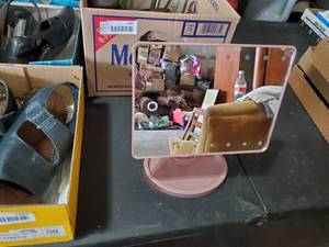 lot 1488 image: Kids Lighted up Mirror