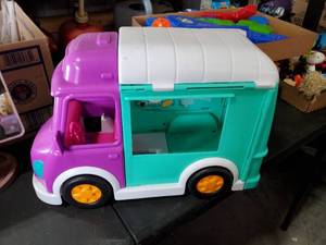 lot 1489 image: Kids Toy Van