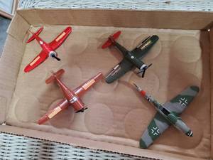 lot 1491 image: 4 Plastic planes