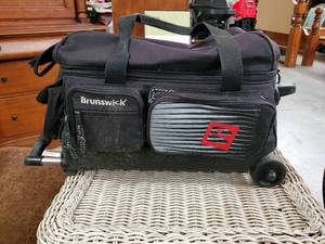 lot 1502 image: Brunswick Bowling bag holds 2 Balls