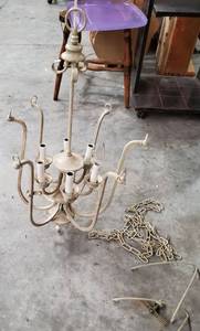 lot 1508 image: Vintage Chandelier