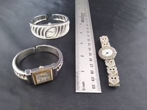 lot 1609 image: 3 Nice watches