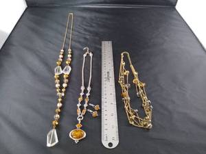 lot 1616 image: Costume jewelry necklaces and Earring set