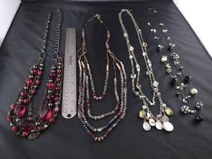 lot 1622 image: Costume jewelry necklaces