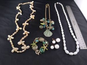 lot 1624 image: Costume jewelry necklace, bracelets and Earrings