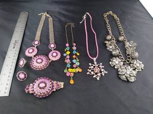 lot 1625 image: Costume jewelry necklace, bracelets and Earrings