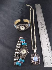 lot 1627 image: 2 - Watches and a Necklace