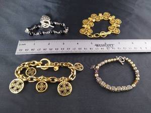 lot 1629 image: 4 - Bracelets
