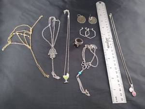 lot 1631 image: Assorted Lot of Costume jewelry