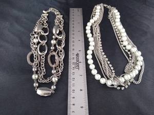 lot 1633 image: Costume jewelry