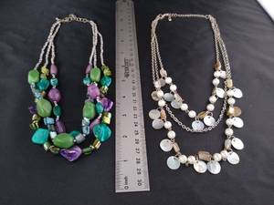 lot 1638 image: 2 - Necklaces
