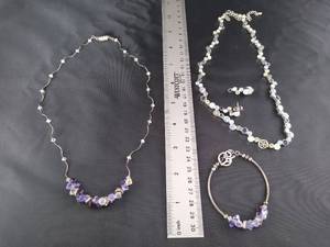 lot 1639 image: Costume jewelry necklaces and bracelets