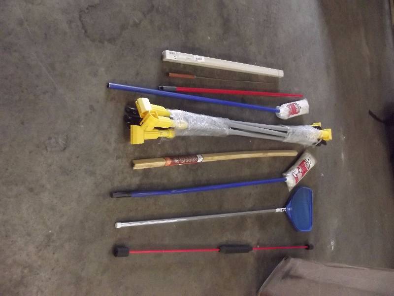 lot 9023 image: Poles and More Lot