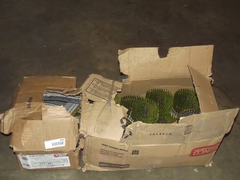 lot 9046 image: Large Lot of Nails