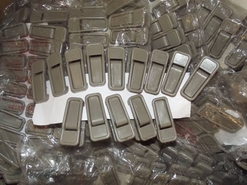 lot 9101 image: Large Lot of Clips