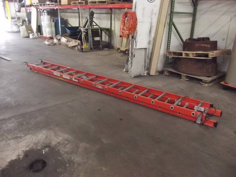 lot 9091 image: Werner 28 Ladder
