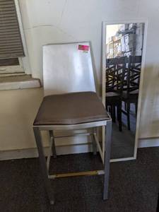 lot 27528 image: Aluminum Frame Barstool With Upright Mirror