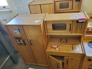 lot 27538 image: Childrens Play Kitchen