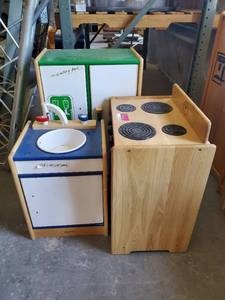 lot 27539 image: 3 Piece Childrens Kitchen
