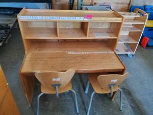 lot 27546 image: Childrens Learning Desk With 2 Chairs