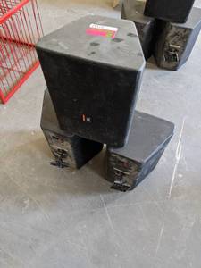 lot 27557 image: JBL set of 3 Speakers
