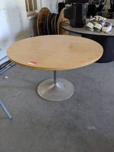 lot 27592 image: Round Table 4