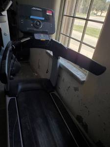 lot 27618 image: Life Fitness Treadmill