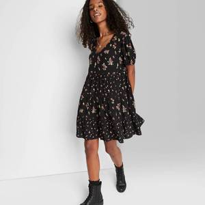 lot 2738 image: Womens Floral Print Short Sleeve Tiered Babydoll Dress - Wild Fable Black L