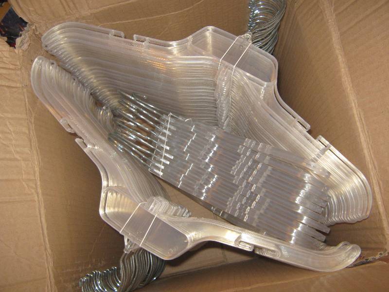lot 5002 image: Case of 100 plastic blouse hangers 400266500