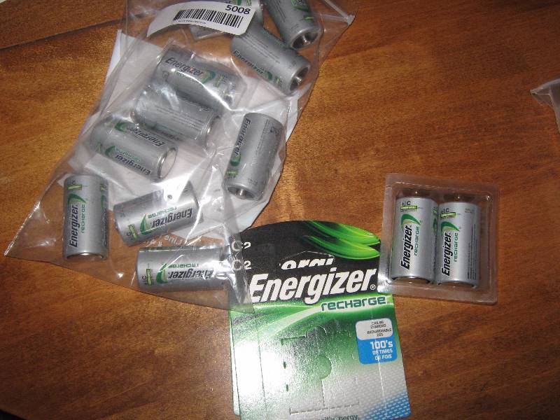 lot 5008 image: 1 dozen recharge-able Energizer C batteries,
