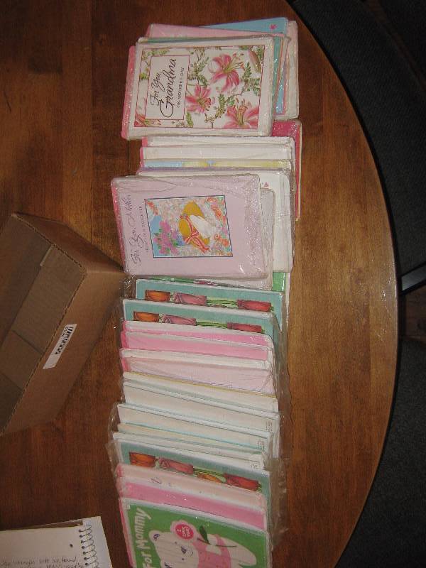 lot 5012 image: Lot of Mothers Day Cards wrapped in lots of 4 or more, great for resale